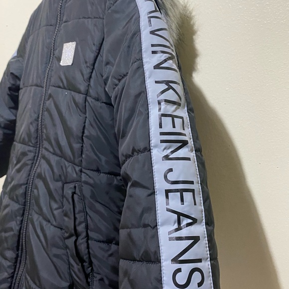 Calvin Klein Jeans - SIZE: 4T *** Pre-Loved - Picture 3 of 9